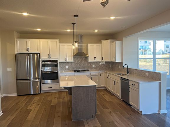 4th image of 986 Big Woods Dr