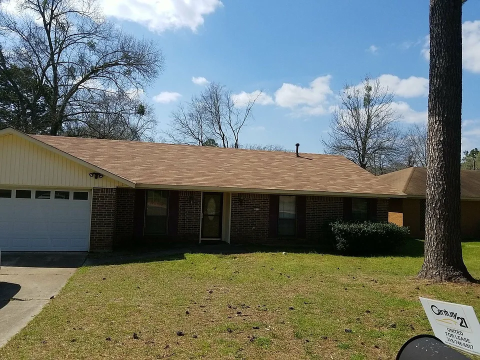 918 Villa Ln