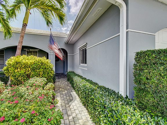 4th image of 4890 S Lake Dr #16