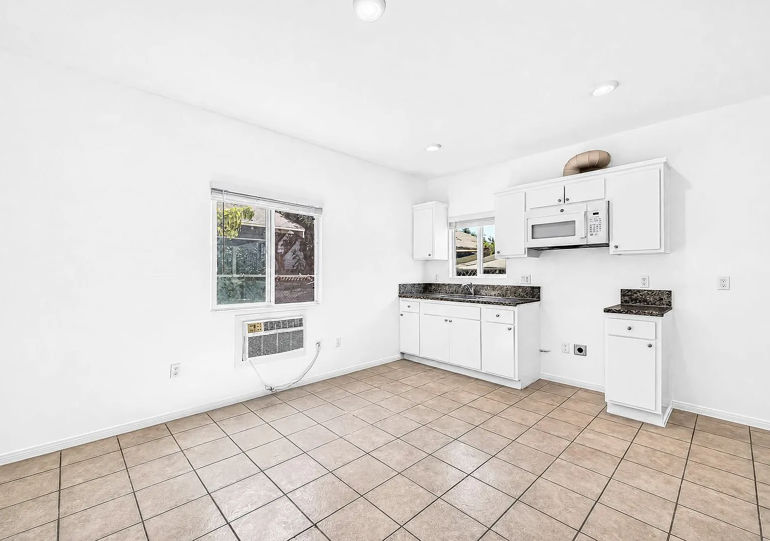 908 Martin Luther King Jr — Photo 1