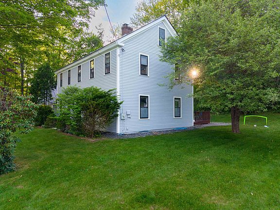 3rd image of 52 Ledgewood Road
