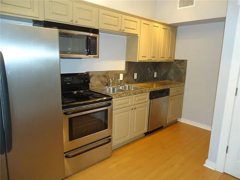 2106 Cullen Ave #102 — Photo 3