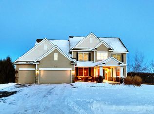 2375 Heron Ln, Victoria, MN 55386
