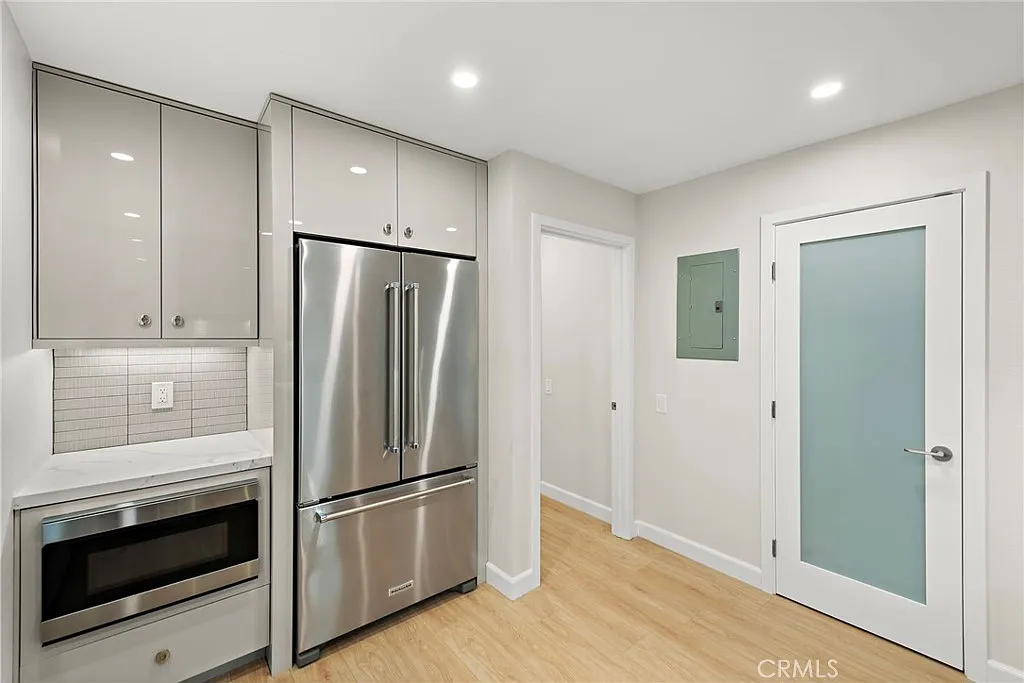 2 bed, 1330 sqft, $3,400 — Photo 4