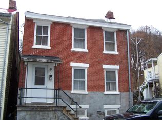 17 Walnut St, Troy, NY 12180