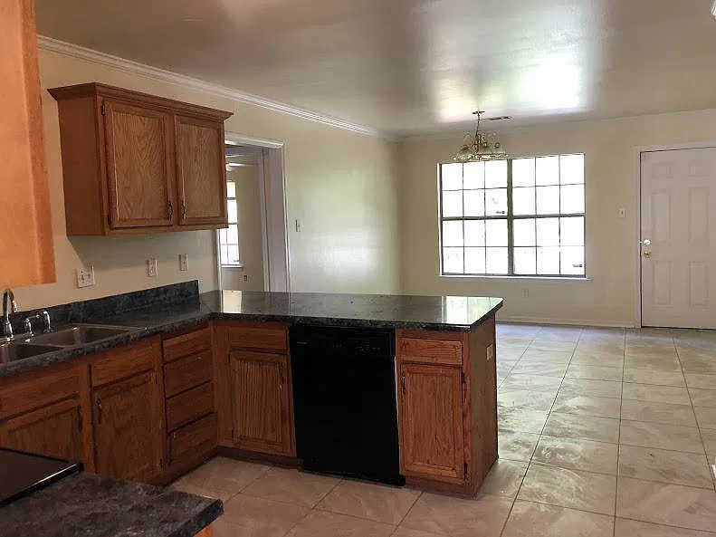 4 bed, 1586 sqft, $1,650 — Photo 3