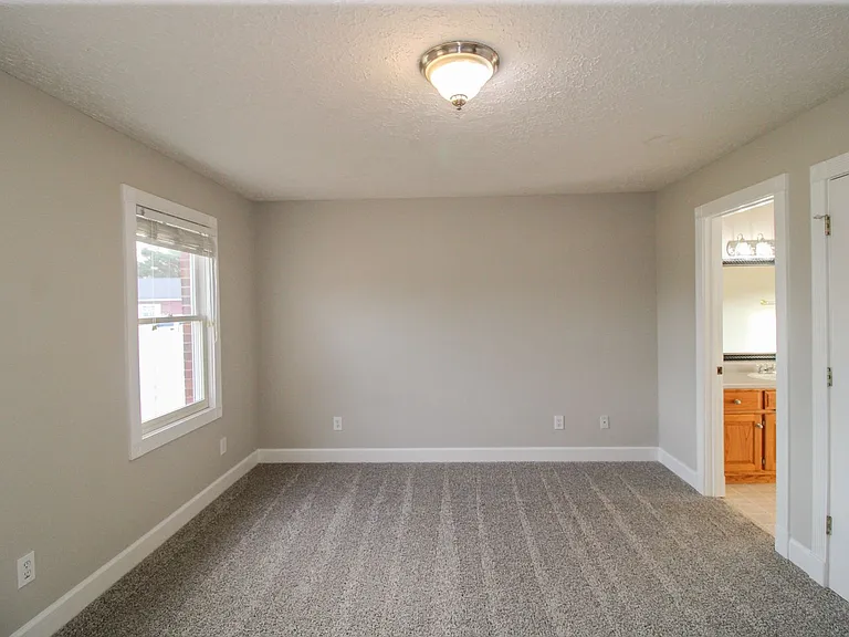 17524 Martin Dr — Photo 33