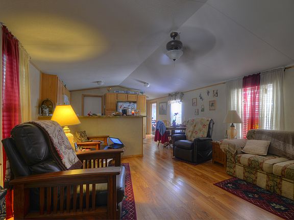 4th image of 717 Irene Dr