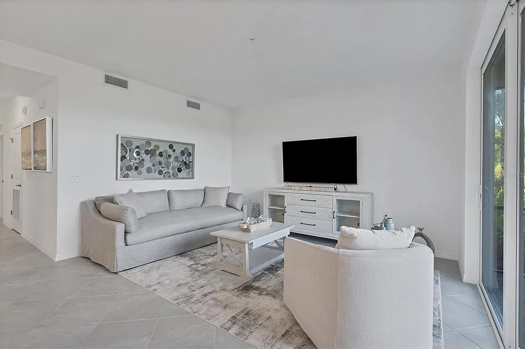 2 bed, 2.0 bath, 1154 sqft, $5,500 — Photo 4