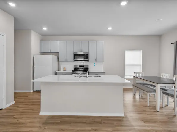 707 Long Cedar Dr, Conroe, TX 77301