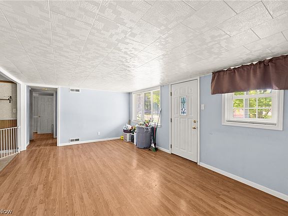 4th image of 41511 Hazelwood St