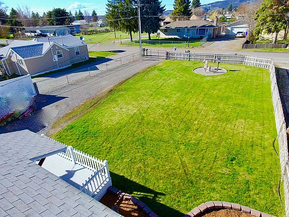 4th image of 17418 E Alki Ave