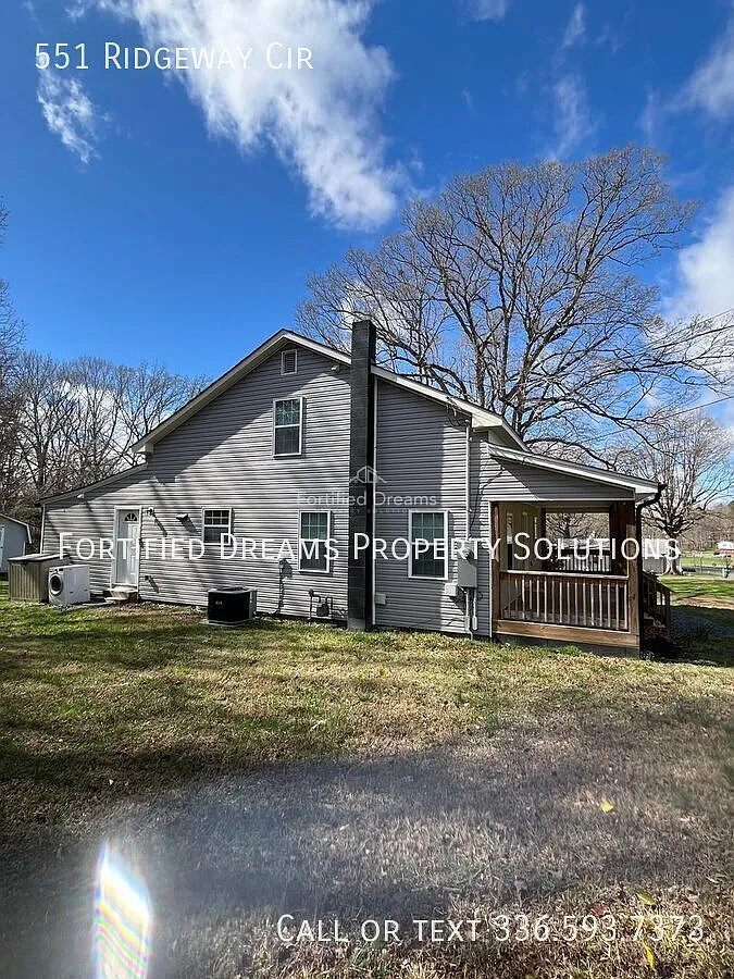 Furnished Mid-Term Home in Asheboro, 4BR/3BA, WiFi & All Utilities Included — Photo 3