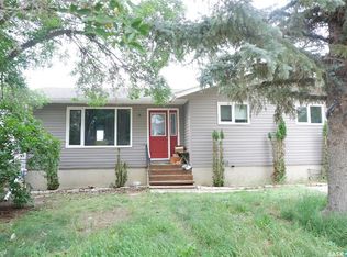 512 4th AVENUE W, Assiniboia, SK S0H 0B0