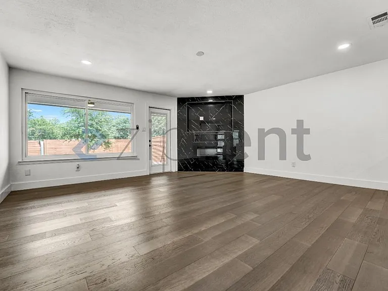 3600 Alexandria Dr — Photo 13