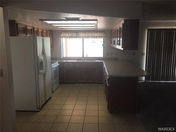 5th image of 715 Country Club Dr