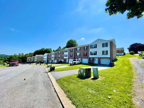 216 Lester Ct, Glen Rock, PA 17327