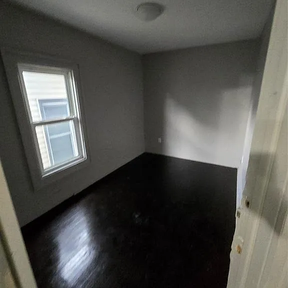 924 Pierre Ave — Photo 8