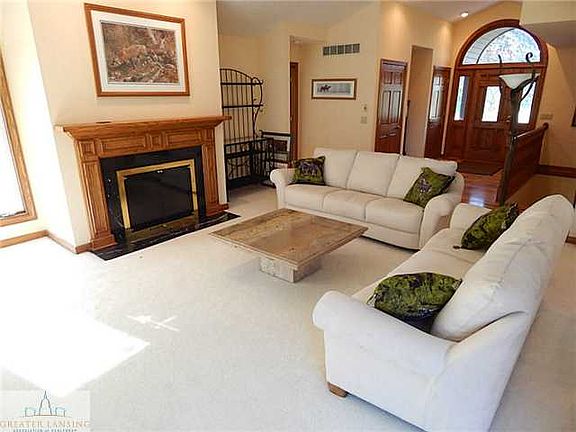 4th image of 10041 Oak Island Dr