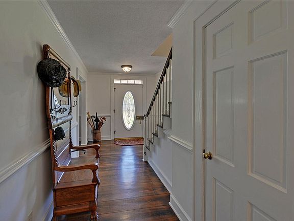 4th image of 90 Tucker St