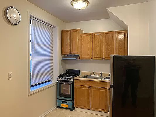 2nd image of 62-64 Saunders St APT D1