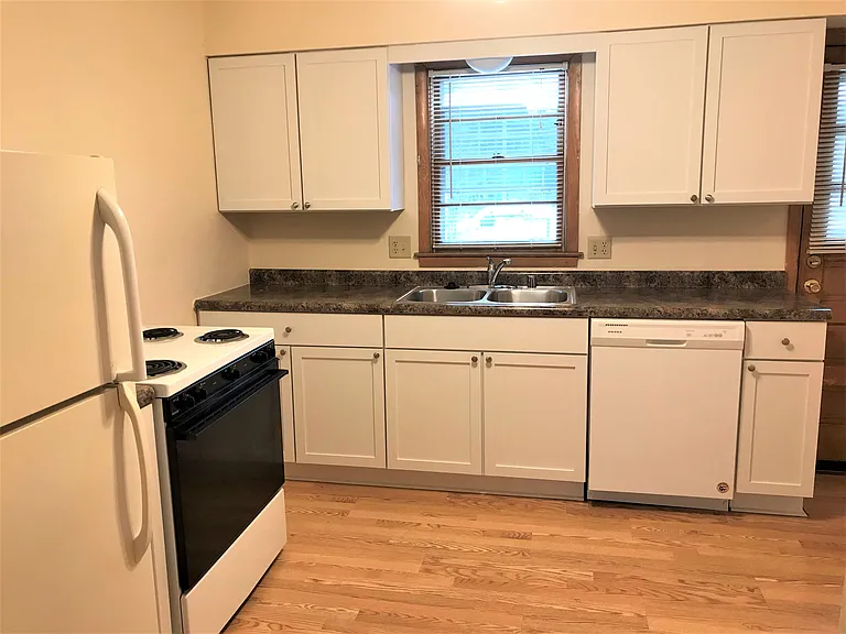 410 Pawling St — Photo 5