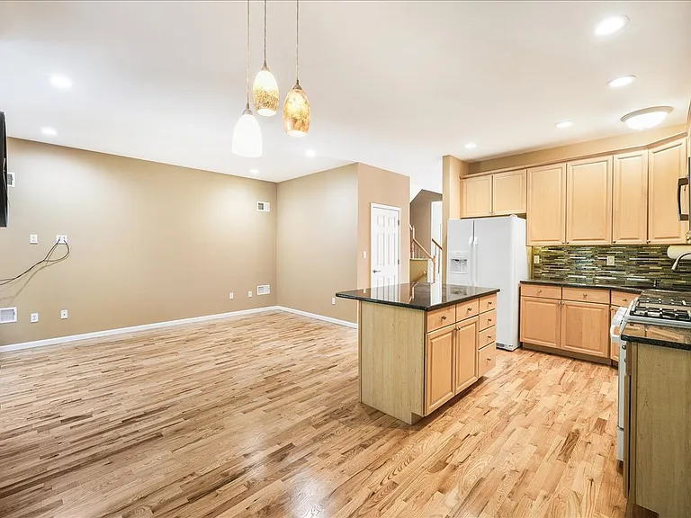 58 Alexander Ct — Photo 15