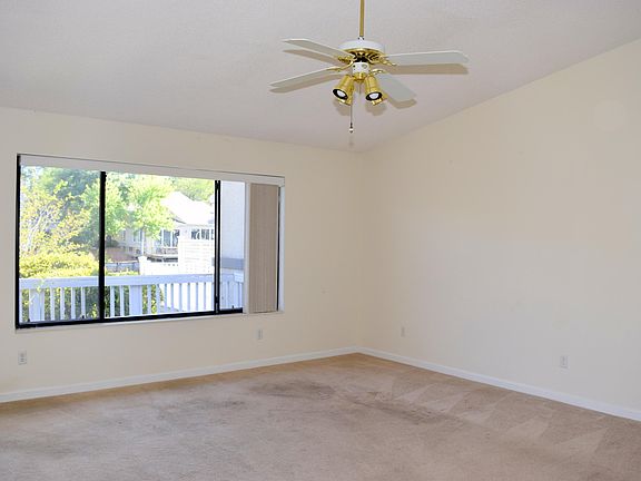 5th image of 33 Fox Valley Dr