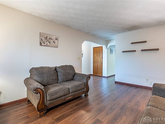 3rd image of 411 W Arlington Dr