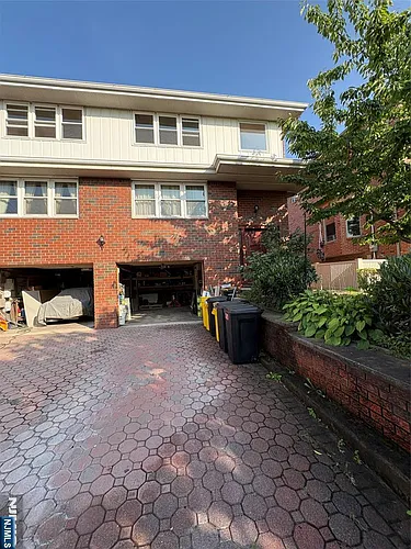 458 Lawn Ave #2 Photo 1