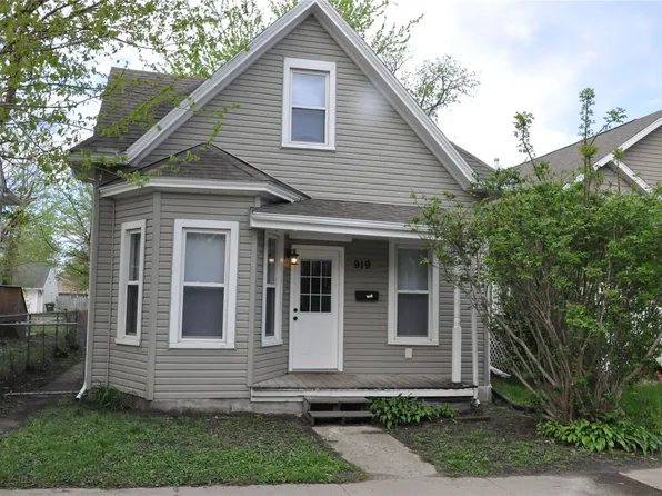 919 10th St SE, Cedar Rapids, IA 52401