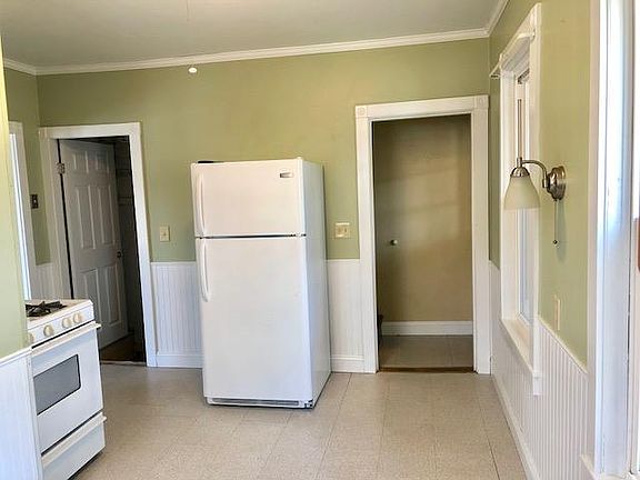 3rd image of 77 Bourne Ave