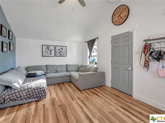 5th image of 213 Spindletop St