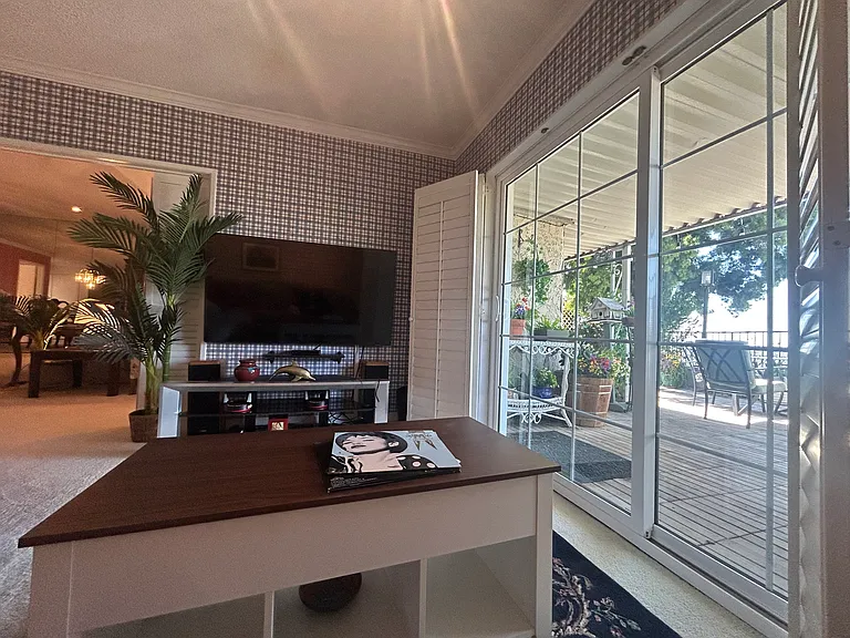 Entertainment room and/or office