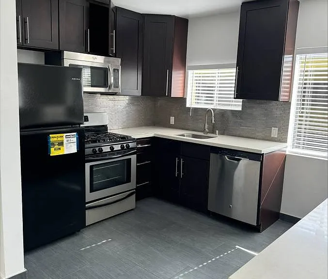 1034 Law St #6 — Photo 3