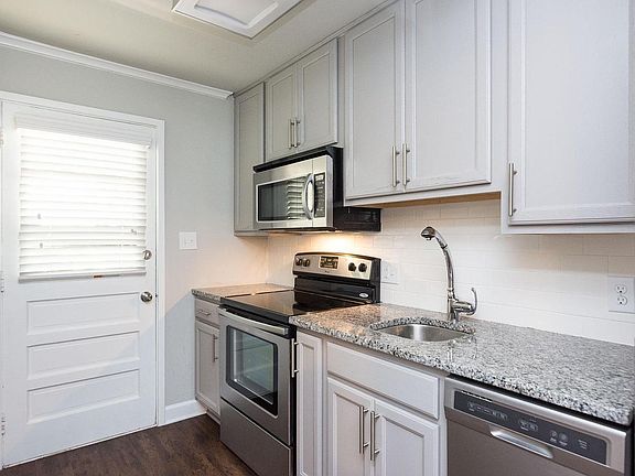 5th image of 629 Daniels St APT C