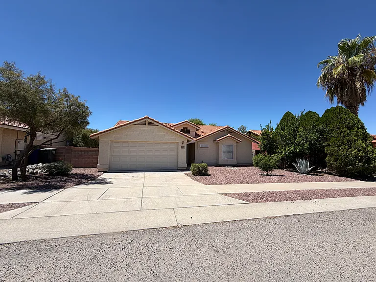 2534 S Perillo Dr — Photo 1