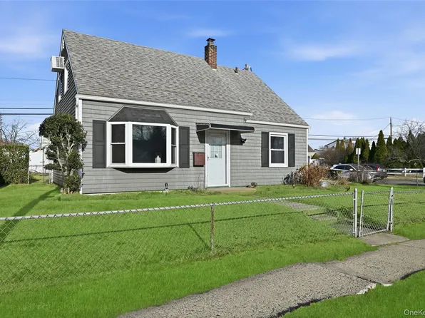 3037 N Jerusalem Road, Levittown, NY 11756