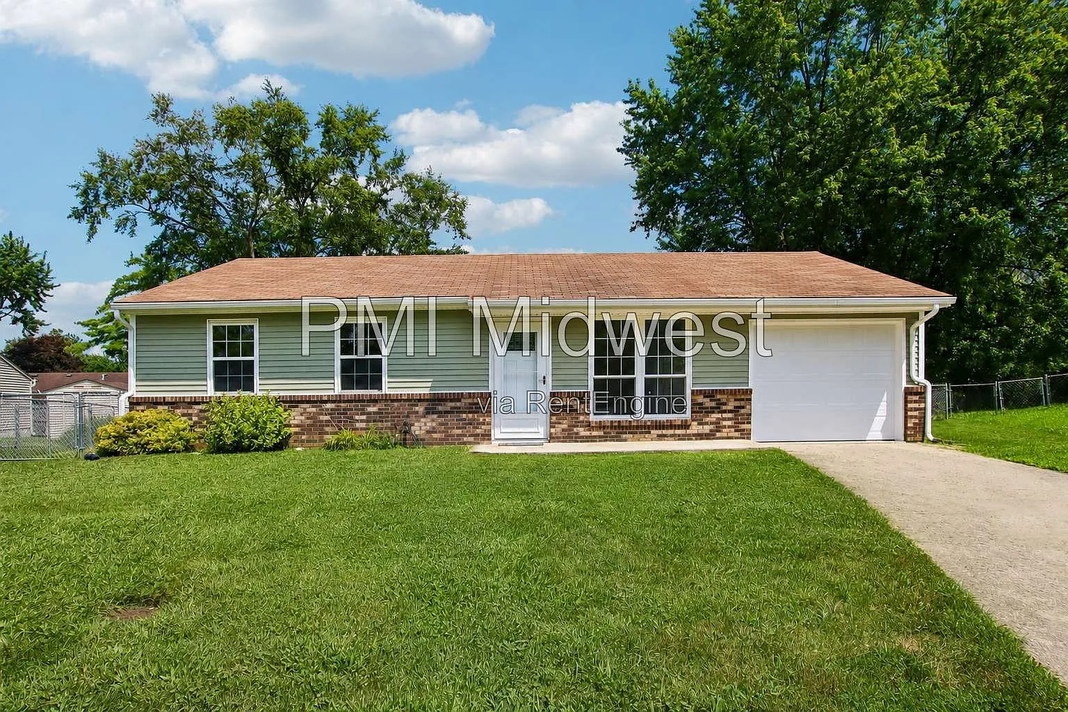 3 bed, 1.0 bath, 1040 sqft, $1,550 — Photo 2