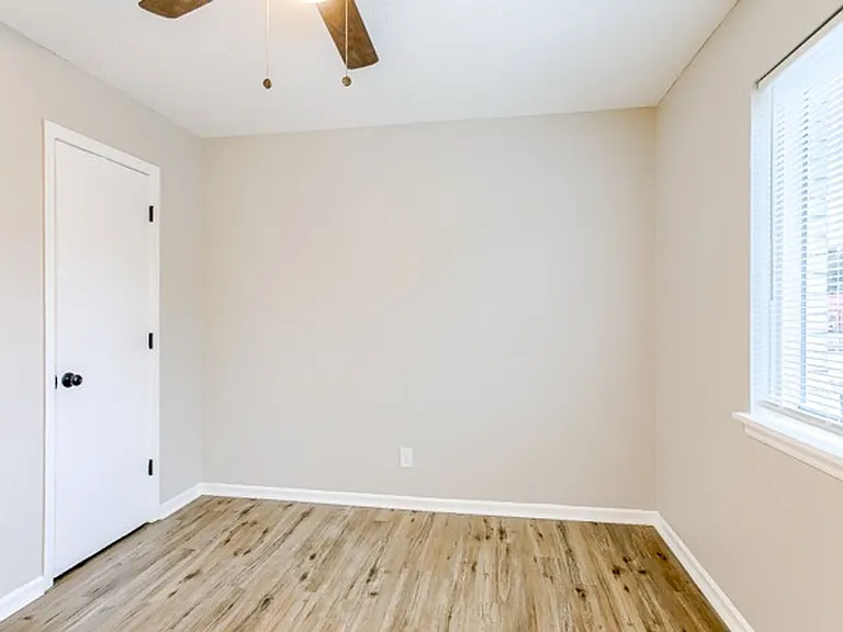 Eagle's Nest Apartments — Photo 22