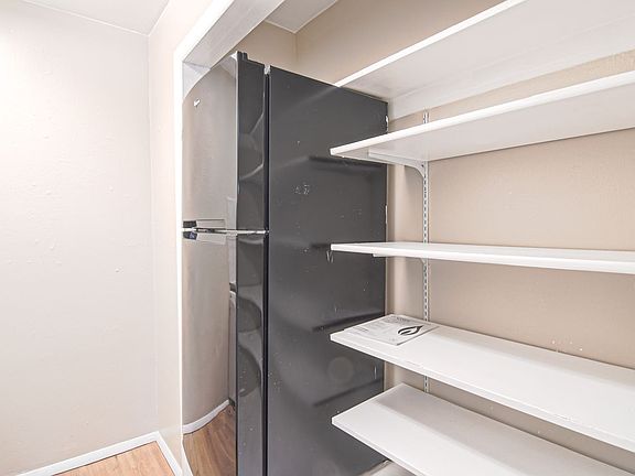 5th image of 231 N Logan St #2