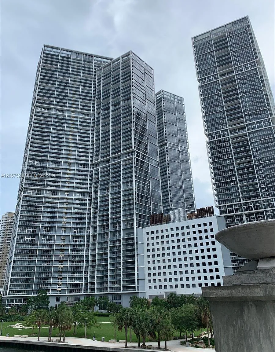 Iconbrickell Condo No 1 — Photo 1