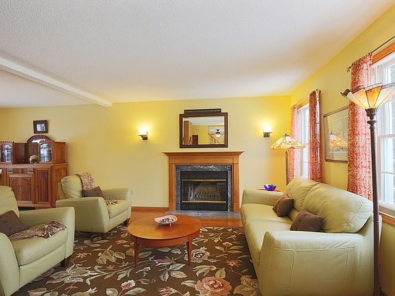 2nd image of 1479 Erickson Dr