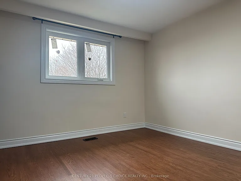 7490 Middleshire Dr — Photo 25