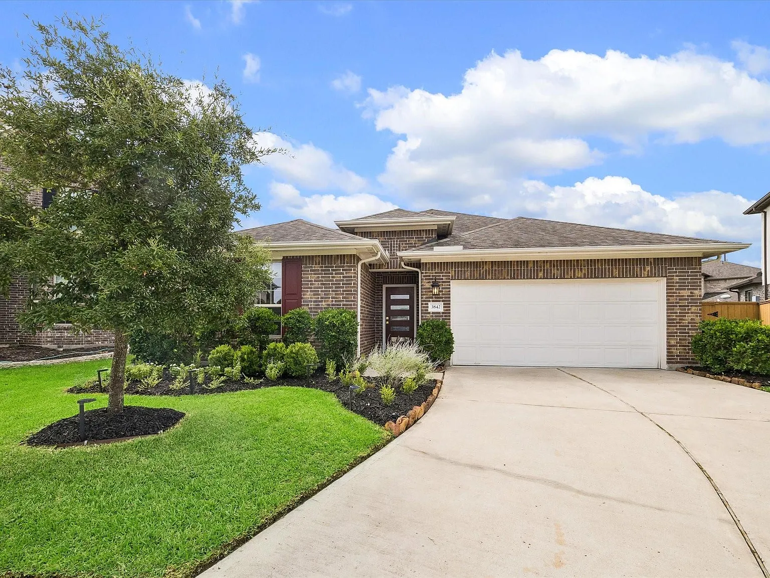 3 bed, 2.5 bath, 2155 sqft, $2,500 — Photo 3