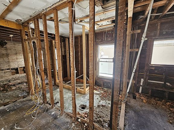 5th image of 27 Hall St