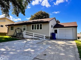 1015 Elm St, Manning, IA 51455