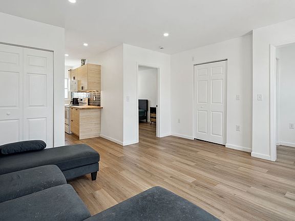 5th image of 33 Kossuth St #1