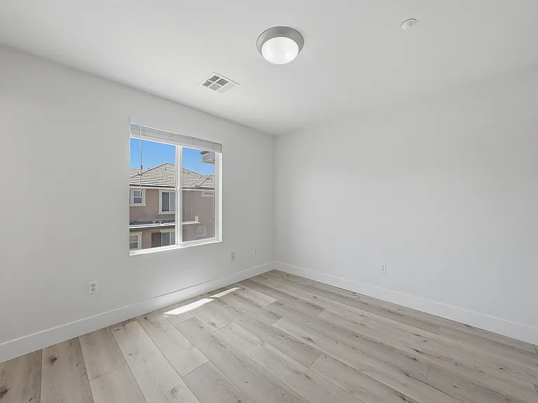 1645 Old Barn Ln — Photo 21