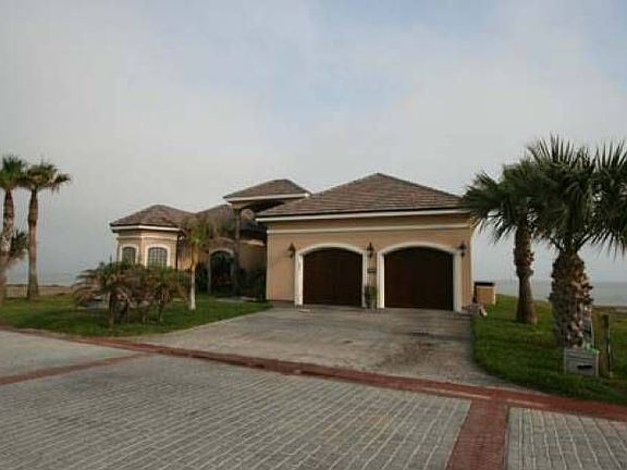 2nd image of 1204 N Shore Dr